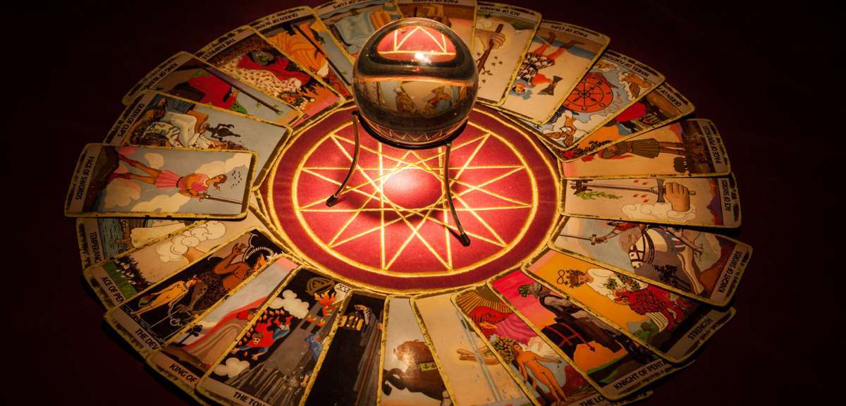 Las cartas de tarot y los 12 signos