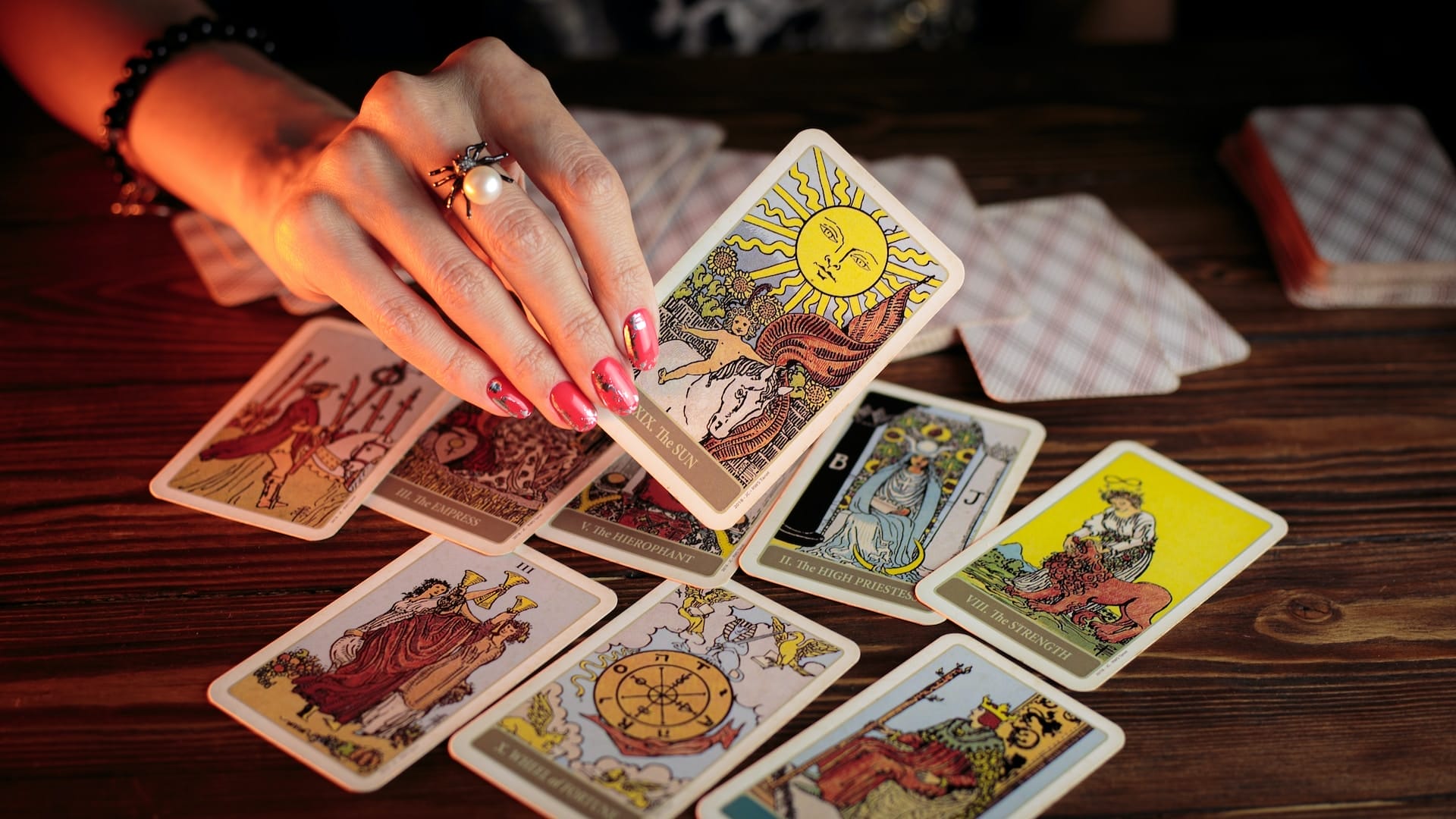 Tipos de Tiradas de Tarot Menos Convencionales